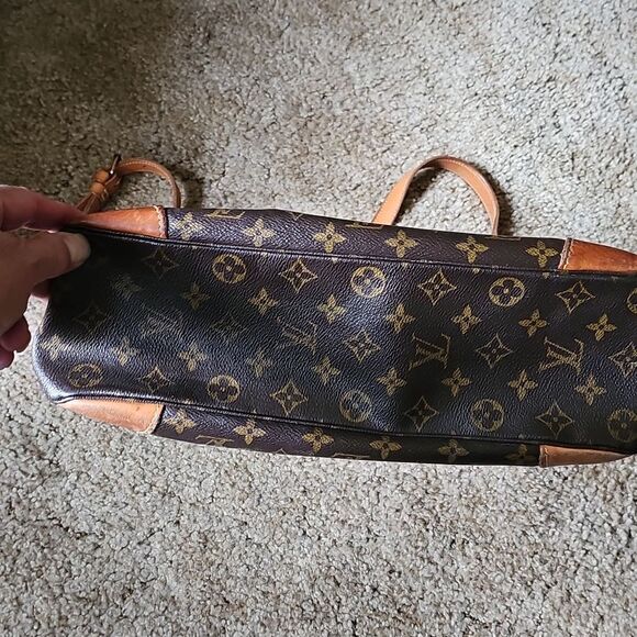 LOUIS VUITTON Monogram Boulogne  Shoulder Bag - Picture 4 of 16